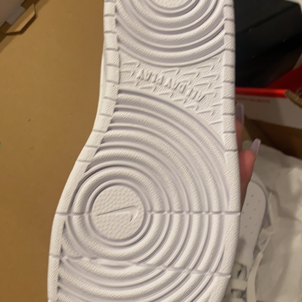 Nikes - Picture 6 of 8